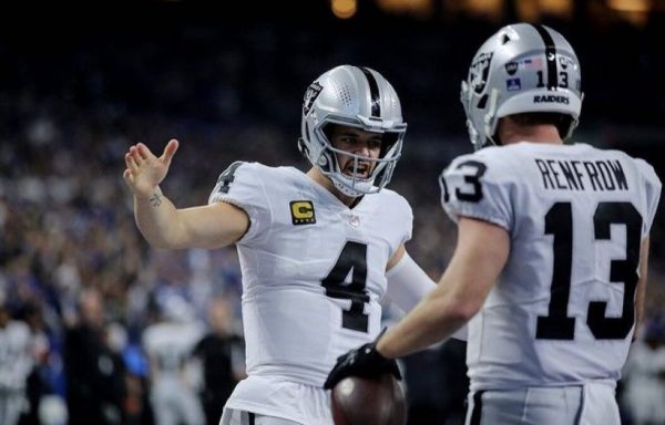 Derek Carr during his game