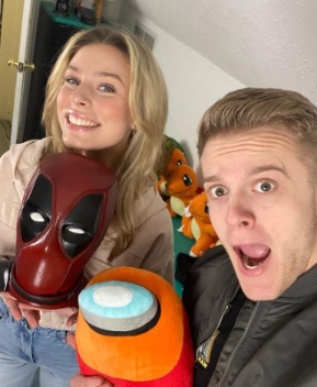 Joe Bartolozzi posing with girlfriend