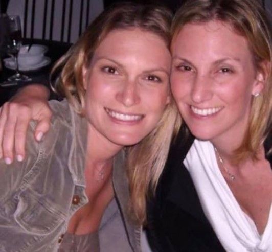 Dara Kravitz with her younger sister