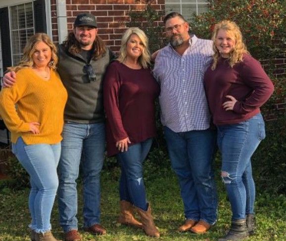 Koe Wetzel with his family