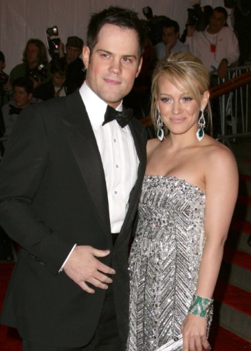Mike Comrie posing with ex-wife on the red carpet 