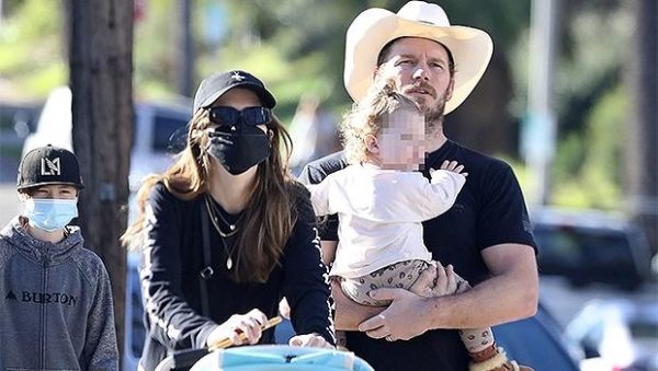 Chris Pratt with his child