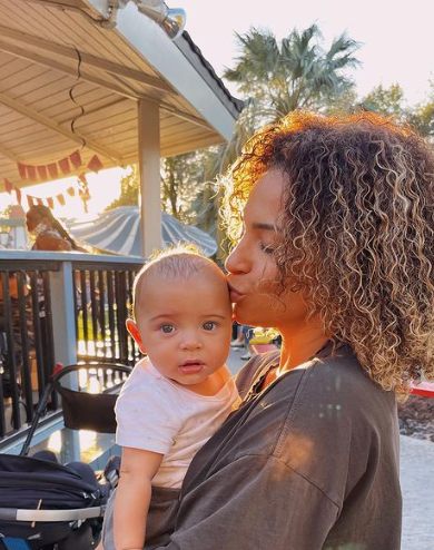 Erica Dickerson with daughter(