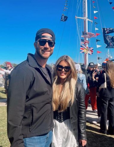 Haley Alonso posing with her husband, Pete Alonso Haley Alonso posing with her husband, Pete Alonso 