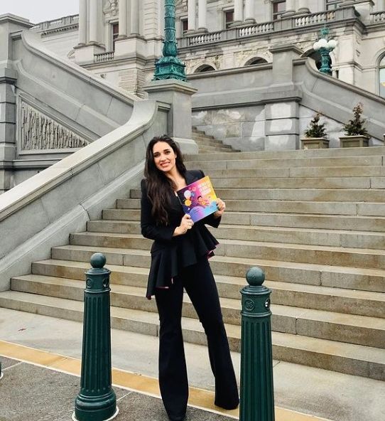 Amelia Vega in the frame