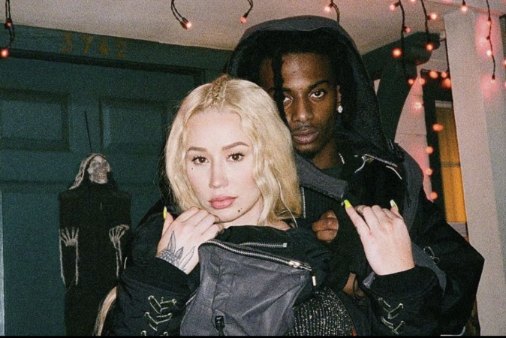 Onyx Kelly's mother and father, Iggy Azalea and playboi Carti in the frame