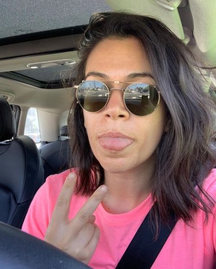 Abbi Jacobson in her car