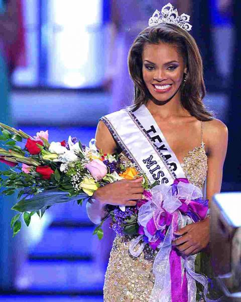 Kenya Moore winning the title Miss Michigan