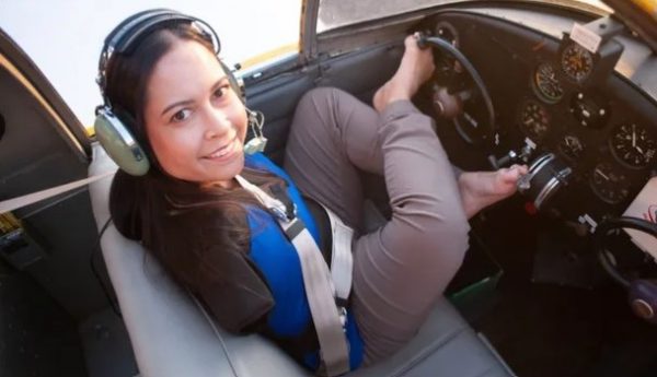 Jessica Cox driving her car