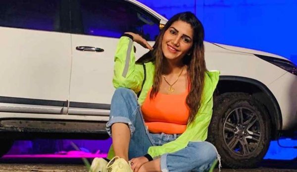 Sapna Choudhary with her car