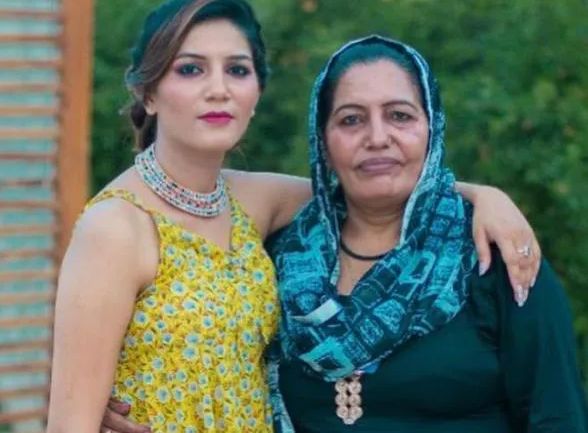 Sapna Choudhary with her mother