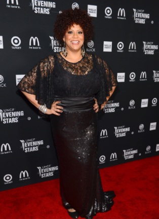Kim Coles posing on the red carpet