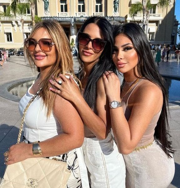 Maeva Ghennam with her friends