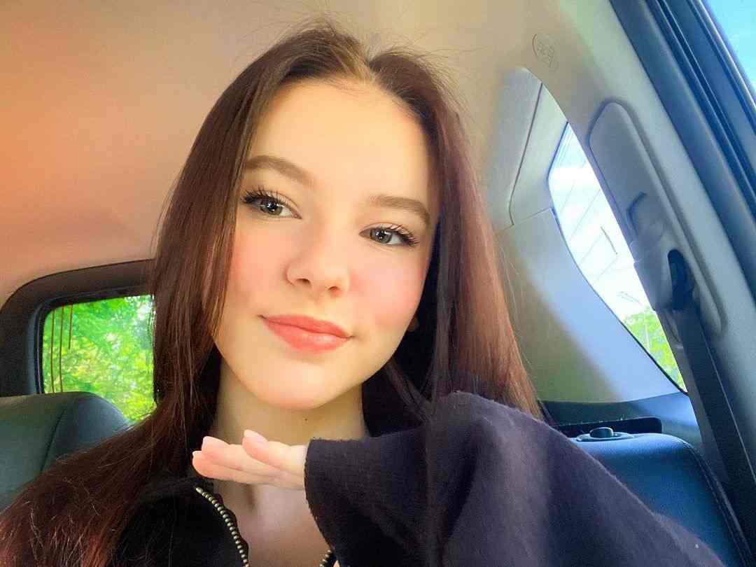 Family of Daneliya Tuleshova, Bio, Age, Net Worth, Single, Height