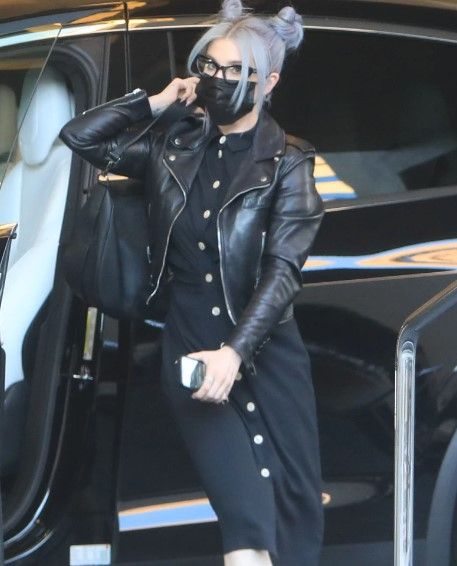 Kelly Osbourne stepping out of her car