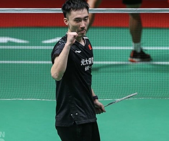 Badminton player Huang Yuxiang in the badminton court