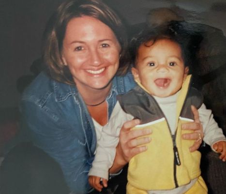 Mariah Linney with her mother in her childhood