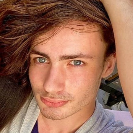 What is the Age of Max Chester? Wiki, Girlfriend, Height What is the Age of Max Chester? Wiki, Girlfriend, Height
