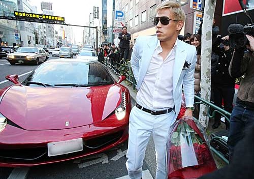 Keisuke Honda infront of his car