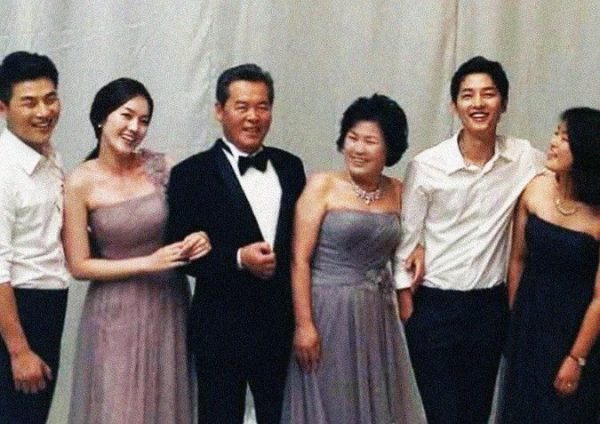 Song Hye-Kyo with her family