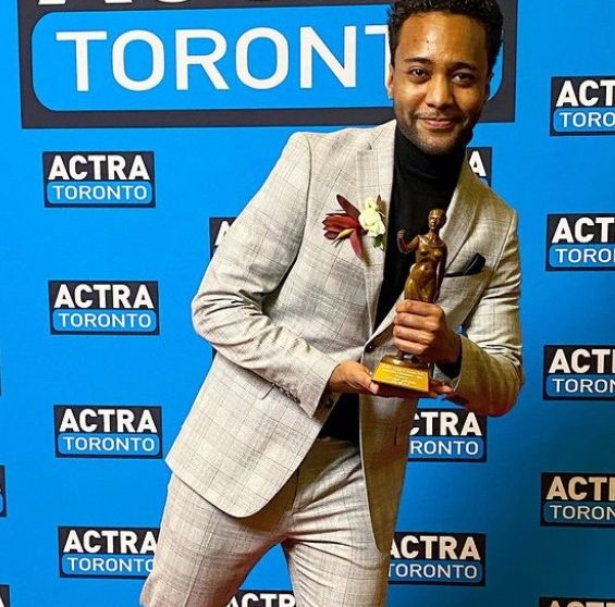 Dalmar Abuzeid with his award