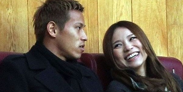 Keisuke Honda with his wife