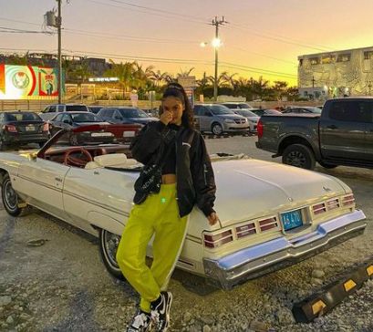 Izabela Guedes with her car