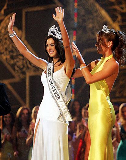 Jennifer Hawkins winning the title Miss Universe 2005