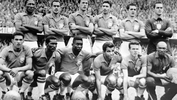 Marcia Aoki's Husband, Pele with his teammates