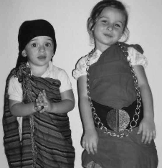 Gavi-footballr with his sister