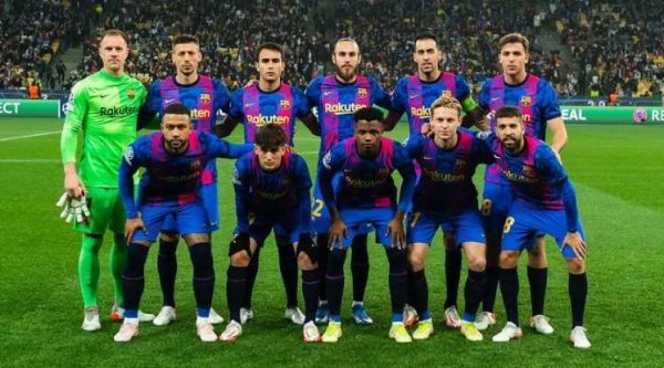 Gavi-footballr with his teammates