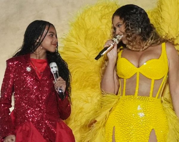 Beyoncé and her daughter, Blue Ivy Carter performing on the stage