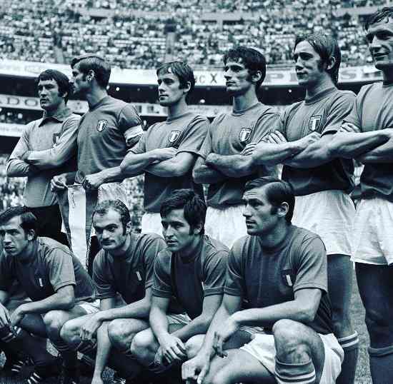 Gianluca Vialli with his team members