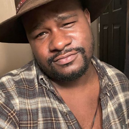 Is C.J. Harris Dead? Bio, Mother, GF, Net Worth, Son, Height
