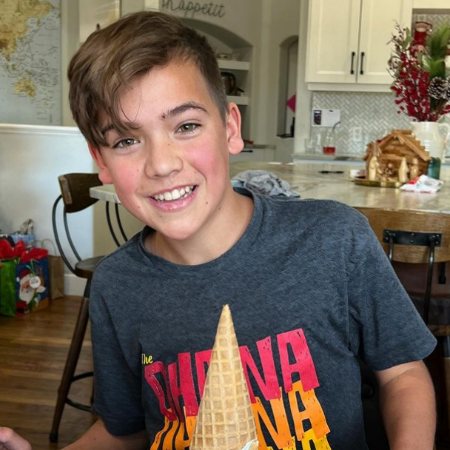 Is Shae Bennett Adopted? Bio, Age, Parents, Net Worth 2023, Height Is Shae Bennett Adopted? Bio, Age, Parents, Net Worth 2023, Height