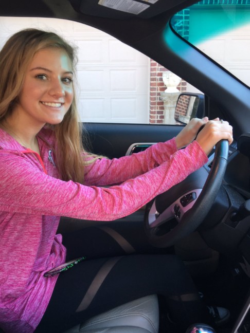 Young Kelly Hyland Bio, Age, Net Worth 2023, Husband, Height