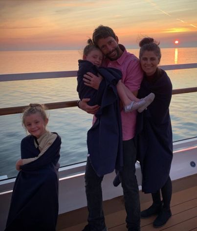 Lyz-Z Adams Hawkins with her husband and daughters