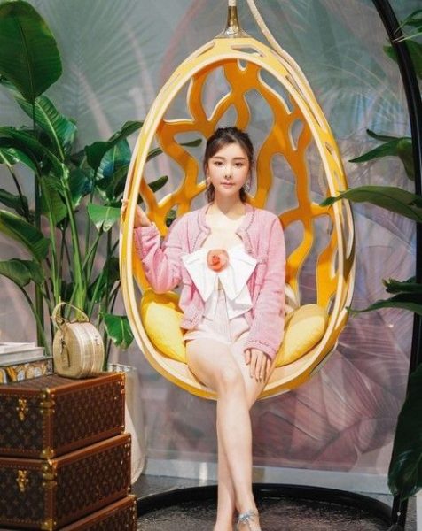 Model Abby Choi