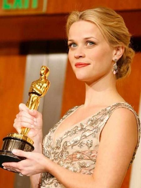 Reese Witherspoon with her Award