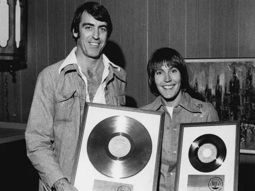 Helen Reddy with her Award