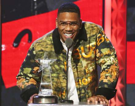 Nelly with his Award