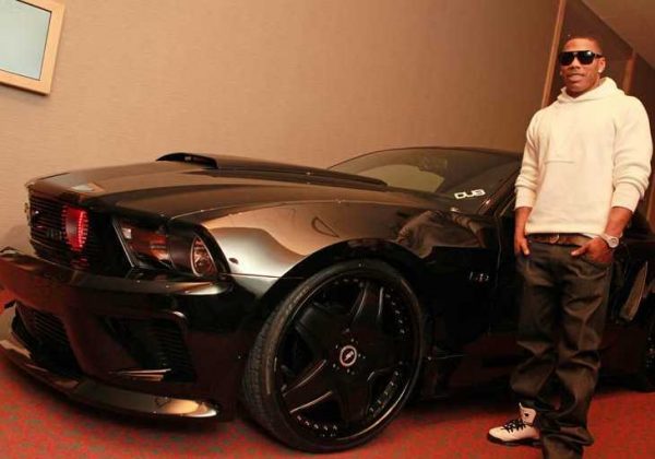 Nelly with his car