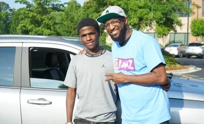 Rickey Smiley with his car