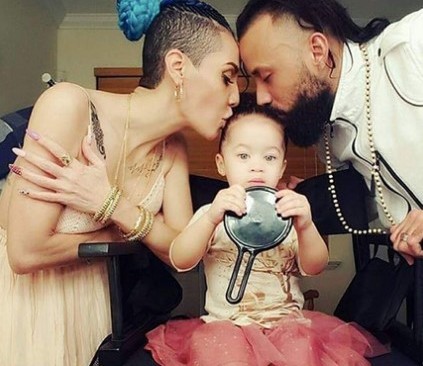 Xavier Sánchez with his daughter and wife