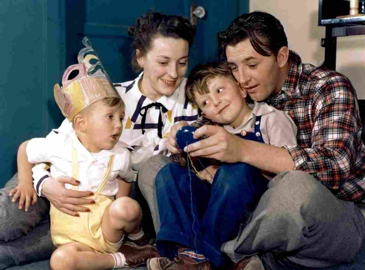 Trini Mitchum Wiki | Age and Net Worth 2023 | Husband