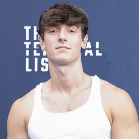 What is Bryce Hall Age and Net Worth 2023? Dating History and Movie | Height in Inches