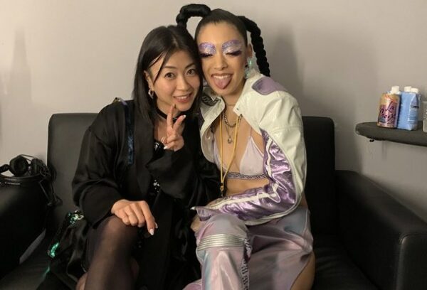  Rina with her mother 