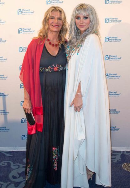 Kesha with her mother