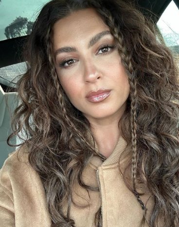 Tori posing in her husband