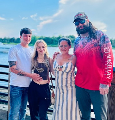 Jenelle with her children